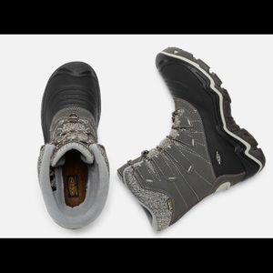 Women’s KEEN Durand polar shell boots